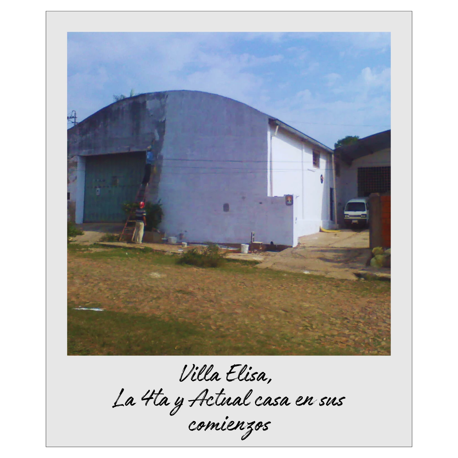 Edificio industrial; el marco original identifica Villa Elisa, la cuarta y actual casa en sus comienzos.